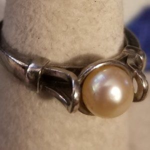 Vantel Pearls Fortune Teller Ring